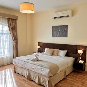 Weekdays Hotel